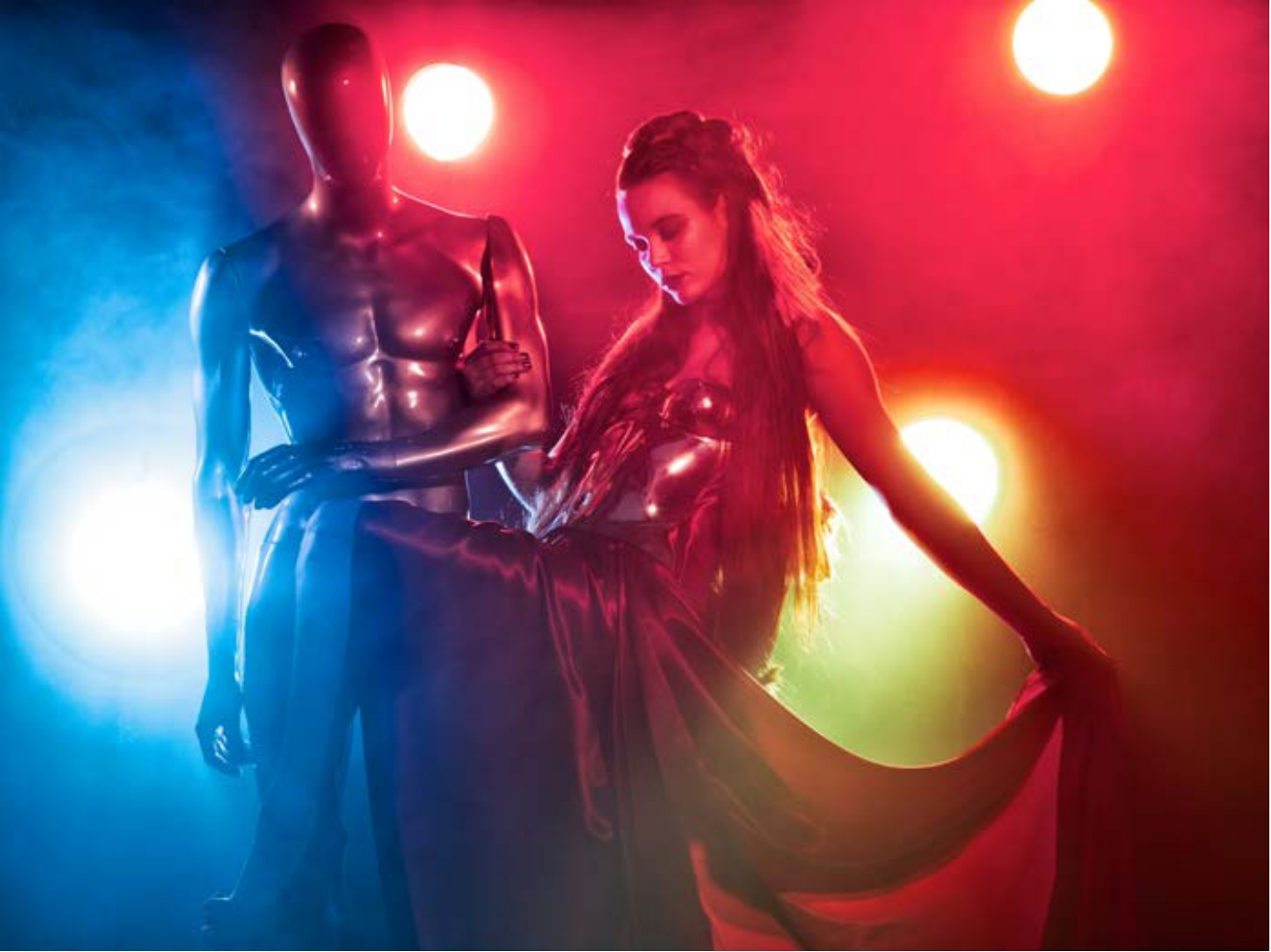 Dramatic studio fashion photograph by Frank Doorhof, two models in coloured light