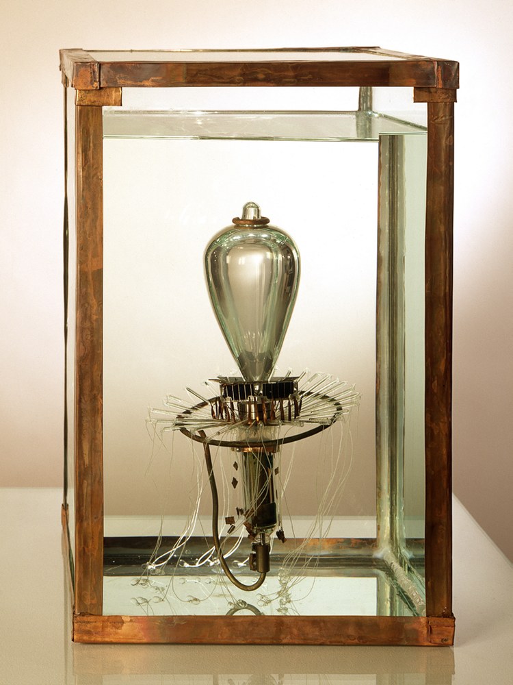 Jellyfish, a mixed-media sculpture by Steve Hollinger that responds to sunlight